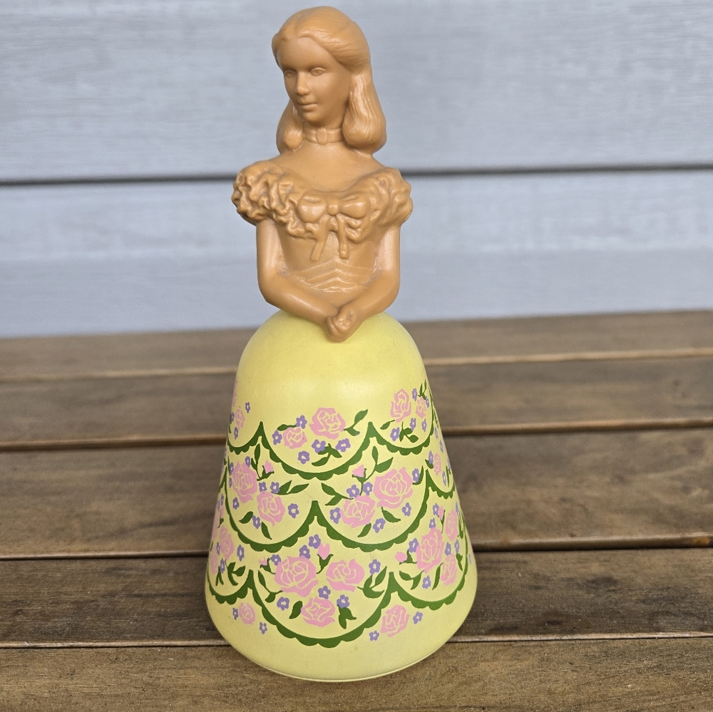 Vintage Avon Southern Belle Honesty Cologne - 4 oz Figurine Bottle